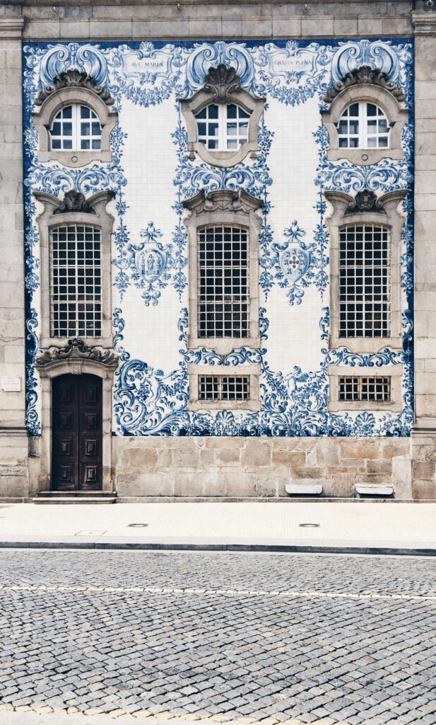 Azulejos à Porto, destination en vol direct au départ de Lille